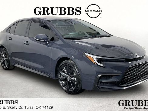 Used 2025 Toyota Corolla SE w/ Convenience Package FWD image 1