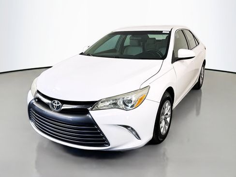 Used 2016 Toyota Camry LE image 4