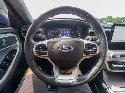 Used 2022 Ford Explorer XLT w/ Equipment Group 202A image 20