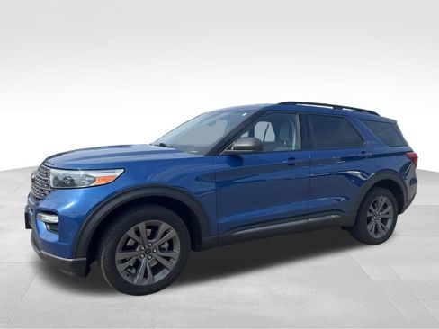 Used 2021 Ford Explorer XLT w/ Equipment Group 202A AWD/4WD image 11