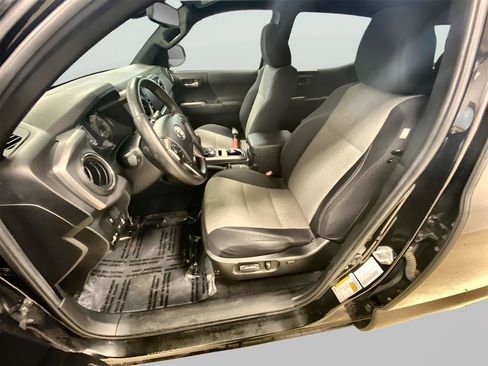 Used 2021 Toyota Tacoma TRD Off-Road image 5