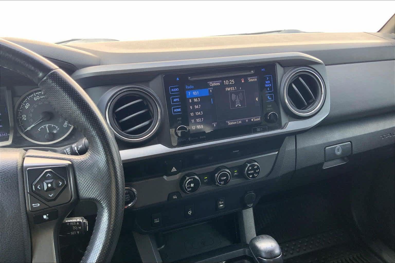 Used 2017 Toyota Tacoma 2WD Double Cab image 15