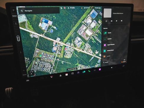 Used 2021 Tesla Model S Plaid image 16