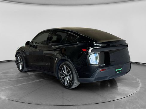 Used 2026 Tesla Model Y 2WD image 2