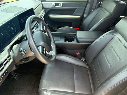 Certified 2025 Hyundai Santa Fe Limited AWD/4WD image 5