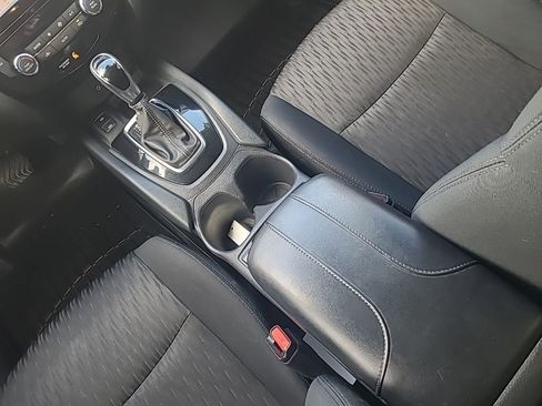 Used 2019 Nissan Rogue SV w/ Premium Package AWD/4WD image 17