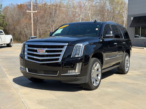 Used 2018 Cadillac Escalade Premium Luxury image 1