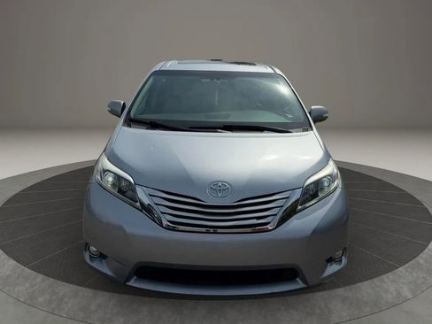 Used 2017 Toyota Sienna Limited Premium AWD/4WD image 5