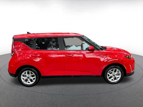 Used 2025 Kia Soul LX w/ LX Technology Package FWD image 8