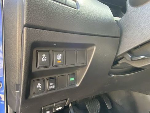 Used 2017 Nissan Rogue Sport SV w/ SV Premium Package AWD/4WD image 19