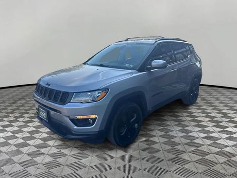 Used 2019 Jeep Compass Latitude AWD/4WD image 2