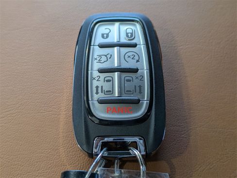 New 2026 Chrysler Pacifica Pinnacle image 31