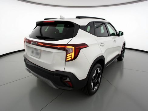 Used 2025 Kia Seltos S image 9