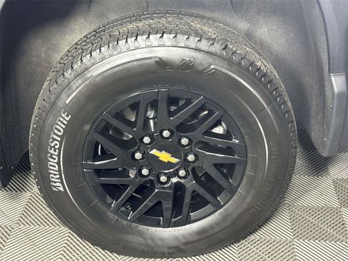 Used 2025 Chevrolet Silverado EV LT AWD/4WD image 10