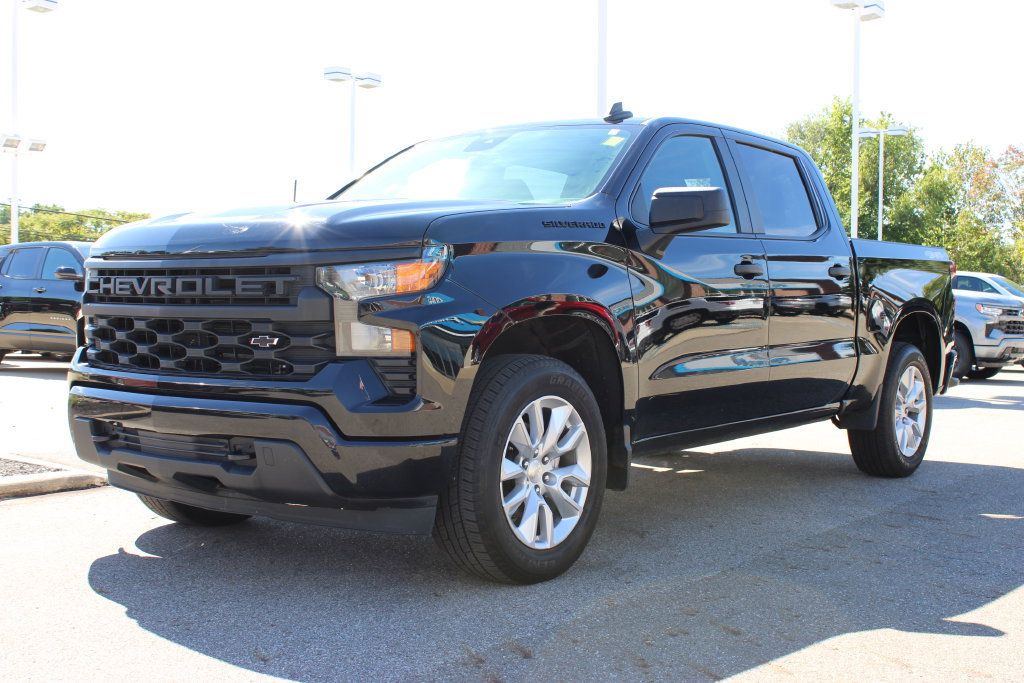 Used 2022 Chevrolet Silverado 1500 Custom w/ LPO, Dark Essentials Package AWD/4WD image 7