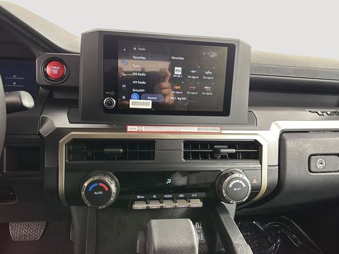 Used 2025 Toyota Tacoma TRD Off-Road image 31