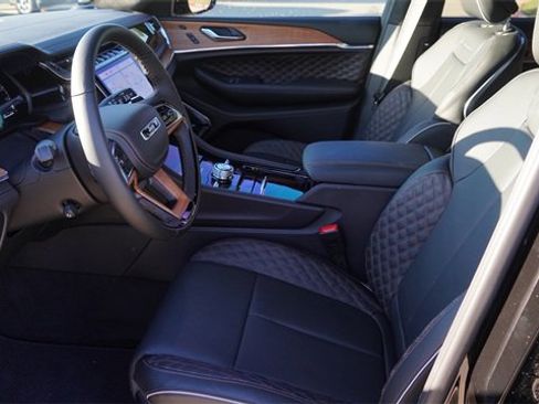 New 2025 Jeep Grand Cherokee Summit image 18