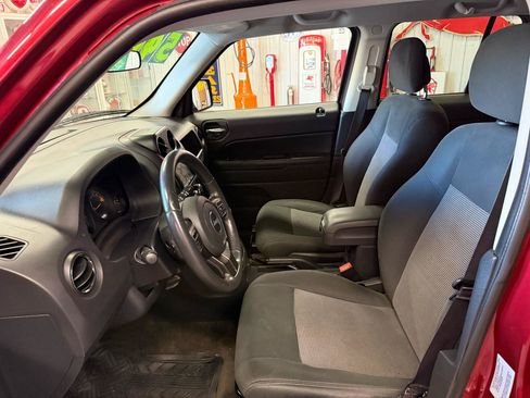 Used 2015 Jeep Patriot Latitude FWD image 13