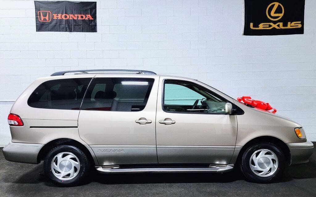 Used 2002 Toyota Sienna XLE w/ XLE Luxury Pkg FWD image 2