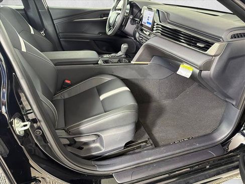 Used 2025 Toyota Camry SE FWD image 13