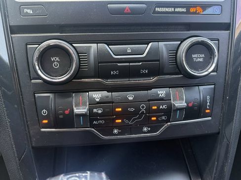 Used 2018 Ford Explorer XLT w/ Equipment Group 202A FWD image 19