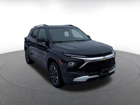 Used 2025 Chevrolet TrailBlazer LT image 3