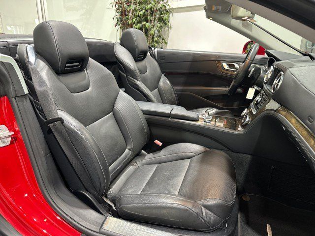 Used 2015 Mercedes-Benz SL 550 w/ Driver Assistance Package image 6