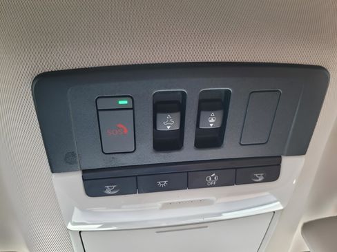 Used 2024 Nissan Pathfinder Platinum w/ Cargo Package image 38