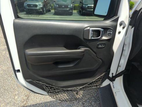 Used 2018 Jeep Wrangler Unlimited Sport S AWD/4WD image 17