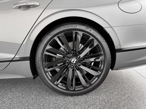 Used 2025 Bentley Flying Spur Plug-In Hybrid AWD/4WD image 39