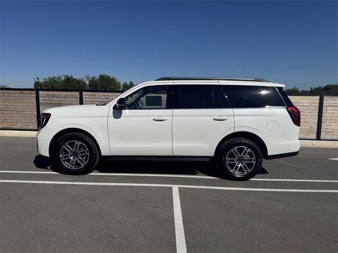 New 2025 Ford Expedition Active image 2
