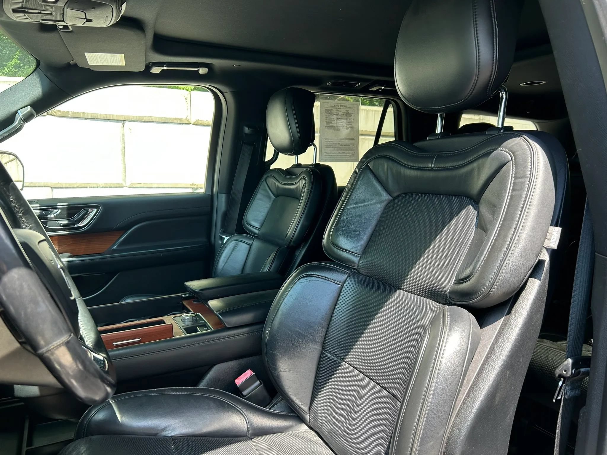 Used 2019 Lincoln Navigator Select AWD/4WD image 2