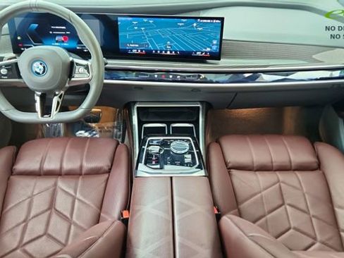 Used 2023 BMW i7 xDrive60 AWD/4WD image 19
