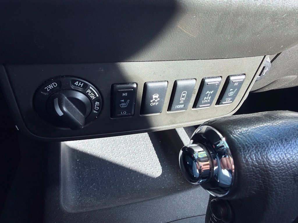 Used 2018 Nissan Frontier PRO-4X AWD/4WD image 3