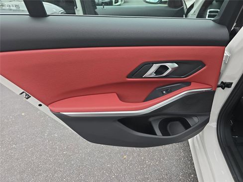 Used 2025 BMW 330i Sedan image 8