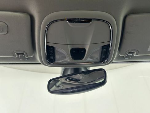 Used 2019 Jeep Cherokee Limited FWD image 24