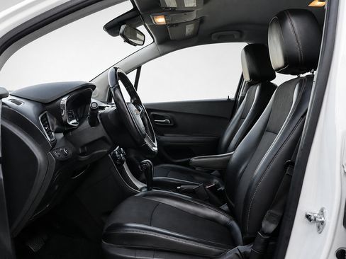 Used 2020 Chevrolet Trax LT w/ LT Convenience Package FWD image 25