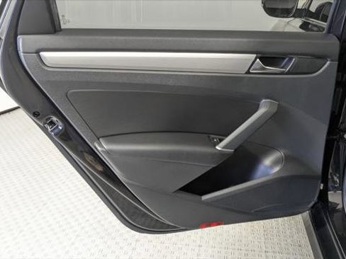 Used 2022 Volkswagen Passat 2.0T SE image 17