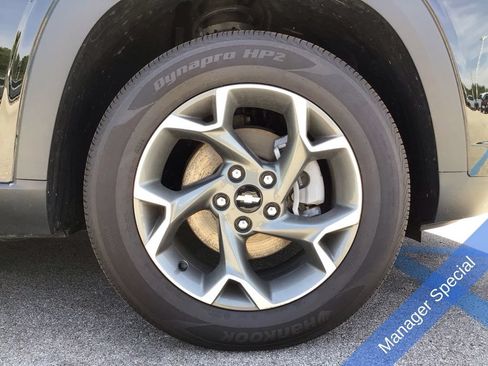 Used 2025 Chevrolet Trax LT FWD image 16