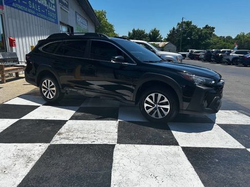 Used 2023 Subaru Outback Premium AWD/4WD image 4