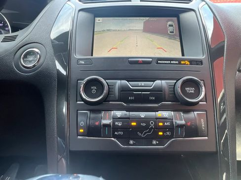 Used 2018 Ford Explorer XLT w/ Equipment Group 202A FWD image 38
