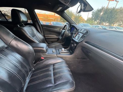 Used 2019 Chrysler 300 S image 13