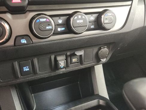 Used 2021 Toyota Tacoma TRD Sport image 19