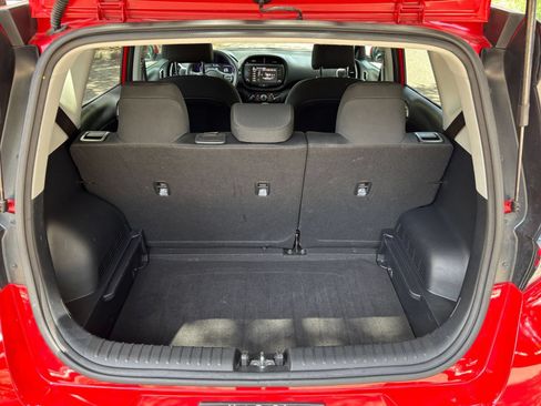 Used 2025 Kia Soul LX w/ LX Technology Package FWD image 28