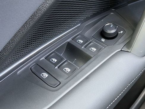 New 2026 Volkswagen Tiguan SE FWD image 32