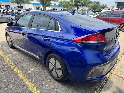 Used 2022 Hyundai Ioniq SE FWD image 3