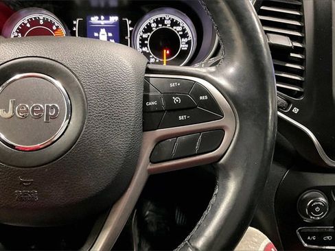 Used 2019 Jeep Cherokee Latitude Plus w/ Cold Weather Group image 19