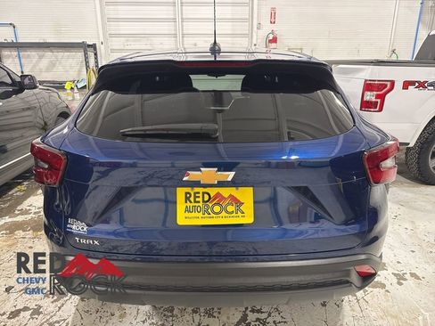 Used 2024 Chevrolet Trax LS w/ LS Convenience Package image 5