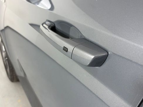 Used 2025 Hyundai Venue SEL FWD image 12