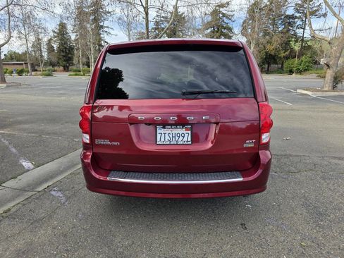 Used 2015 Dodge Grand Caravan SXT image 5